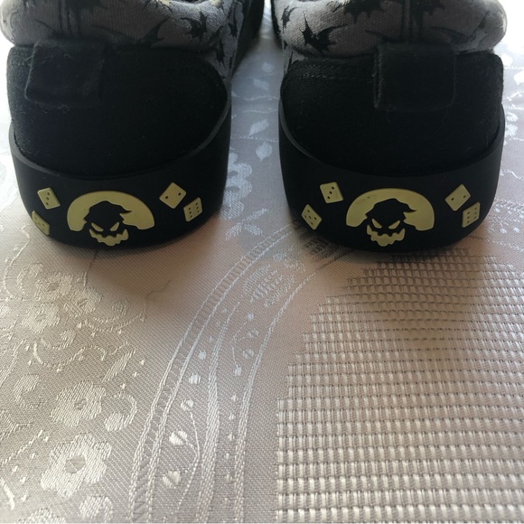 Disney Slip-On Canvas Shoes Men’s Size 8.5 Burton’s The Night Before Christmas - Picture 8 of 16